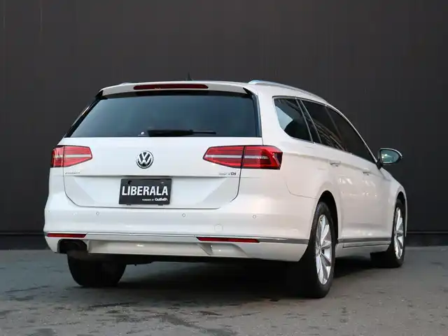 フォルクスワーゲン パサート ヴァリアント TDI エレガンス 静岡県 2020(令2)年 5.5万km パール 純正ナビ/Apple Carplay/バックカメラ/ACC/LKA/BSM/ハーフレザーシート/前席シートヒーター/全方位ドラレコ/パドルシフト/LEDヘッドライト/ETC2.0