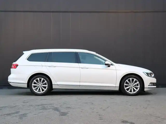 フォルクスワーゲン パサート ヴァリアント TDI エレガンス 静岡県 2020(令2)年 5.5万km パール 純正ナビ/Apple Carplay/バックカメラ/ACC/LKA/BSM/ハーフレザーシート/前席シートヒーター/全方位ドラレコ/パドルシフト/LEDヘッドライト/ETC2.0