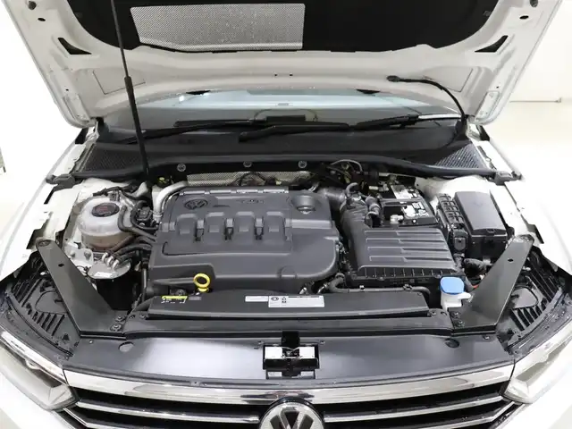 フォルクスワーゲン パサート ヴァリアント TDI エレガンス 静岡県 2020(令2)年 5.5万km パール 純正ナビ/Apple Carplay/バックカメラ/ACC/LKA/BSM/ハーフレザーシート/前席シートヒーター/全方位ドラレコ/パドルシフト/LEDヘッドライト/ETC2.0