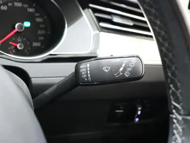 フォルクスワーゲン パサート ヴァリアント TDI エレガンス 静岡県 2020(令2)年 5.5万km パール 純正ナビ/Apple Carplay/バックカメラ/ACC/LKA/BSM/ハーフレザーシート/前席シートヒーター/全方位ドラレコ/パドルシフト/LEDヘッドライト/ETC2.0