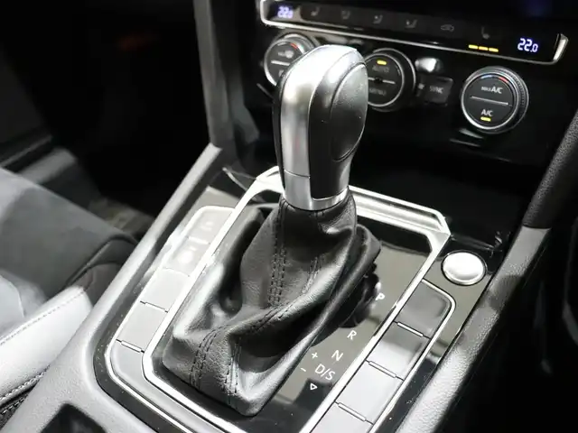 フォルクスワーゲン パサート ヴァリアント TDI エレガンス 静岡県 2020(令2)年 5.5万km パール 純正ナビ/Apple Carplay/バックカメラ/ACC/LKA/BSM/ハーフレザーシート/前席シートヒーター/全方位ドラレコ/パドルシフト/LEDヘッドライト/ETC2.0