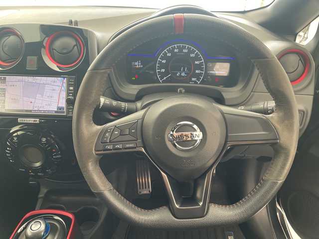 日産 ノート e－パワー ニスモ 愛知県 2017(平29)年 5.4万km ダークメタルグレー 純正ナビ/純正アルミホイール/LEDヘッドライト/オートライト/ETC/衝突軽減システム/フルセグ/CD DVD/Bluetooth/ステアリングスイッチ/スマートキー/プッシュスタート