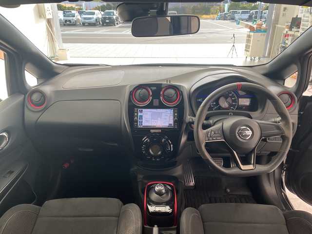 日産 ノート e－パワー ニスモ 愛知県 2017(平29)年 5.4万km ダークメタルグレー 純正ナビ/純正アルミホイール/LEDヘッドライト/オートライト/ETC/衝突軽減システム/フルセグ/CD DVD/Bluetooth/ステアリングスイッチ/スマートキー/プッシュスタート