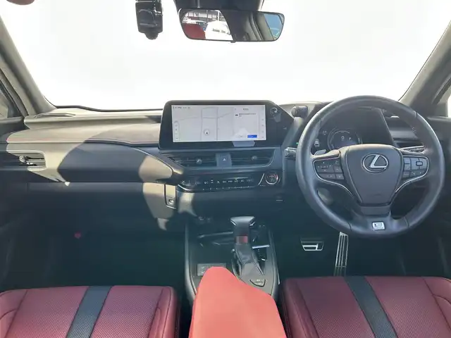 レクサス ＵＸ 250h Fスポーツ 熊本県 2023(令5)年 1万km グラファイトブラックガラスフレーク ワンオーナー/純正ナビ/・AM/FM/USB/BT/・フルセグTV/・AppleCarPlay/AndroidAuto/全周囲カメラ/・フロント/サイド/バック/センタートレース/プリクラッシュセーフティシステム/ブラインドスポットモニター/パーキングサポートアラート/ヘッドアップディスプレイ/レーダークルーズコントロール/オートマチックハイビーム/前後コーナーセンサー/アクティブサウンドコントロール/革巻きステアリング/・ステアリングリモコン/・ステアリングヒーター/・パドルシフト/レザーシート/・D/N席シートヒーター/・D/N席エアシート/・D/N席パワーシート/・D席シートメモリー/オートライト/・LEDライト/・フォグランプ/ドライブレコーダー（HDR362GW）/パワーバックドア/電動格納ミラー/・ウィンカーミラー/純正フロアマット/純正アルミホイール/トノカバー/スマートキー/・スペアキー/・カードキー