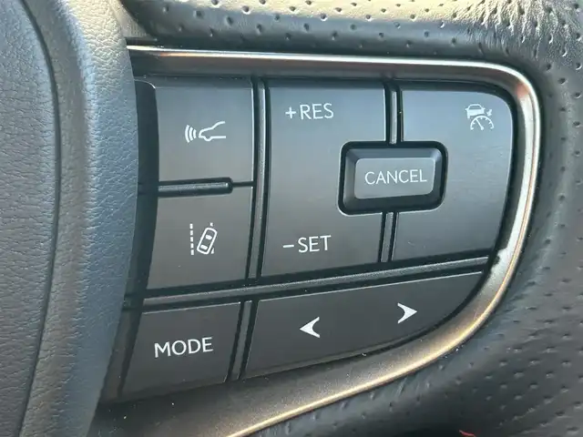 レクサス ＵＸ 250h Fスポーツ 熊本県 2023(令5)年 1万km グラファイトブラックガラスフレーク ワンオーナー/純正ナビ/・AM/FM/USB/BT/・フルセグTV/・AppleCarPlay/AndroidAuto/全周囲カメラ/・フロント/サイド/バック/センタートレース/プリクラッシュセーフティシステム/ブラインドスポットモニター/パーキングサポートアラート/ヘッドアップディスプレイ/レーダークルーズコントロール/オートマチックハイビーム/前後コーナーセンサー/アクティブサウンドコントロール/革巻きステアリング/・ステアリングリモコン/・ステアリングヒーター/・パドルシフト/レザーシート/・D/N席シートヒーター/・D/N席エアシート/・D/N席パワーシート/・D席シートメモリー/オートライト/・LEDライト/・フォグランプ/ドライブレコーダー（HDR362GW）/パワーバックドア/電動格納ミラー/・ウィンカーミラー/純正フロアマット/純正アルミホイール/トノカバー/スマートキー/・スペアキー/・カードキー