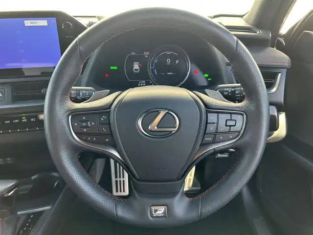 レクサス ＵＸ 250h Fスポーツ 熊本県 2023(令5)年 1万km グラファイトブラックガラスフレーク ワンオーナー/純正ナビ/・AM/FM/USB/BT/・フルセグTV/・AppleCarPlay/AndroidAuto/全周囲カメラ/・フロント/サイド/バック/センタートレース/プリクラッシュセーフティシステム/ブラインドスポットモニター/パーキングサポートアラート/ヘッドアップディスプレイ/レーダークルーズコントロール/オートマチックハイビーム/前後コーナーセンサー/アクティブサウンドコントロール/革巻きステアリング/・ステアリングリモコン/・ステアリングヒーター/・パドルシフト/レザーシート/・D/N席シートヒーター/・D/N席エアシート/・D/N席パワーシート/・D席シートメモリー/オートライト/・LEDライト/・フォグランプ/ドライブレコーダー（HDR362GW）/パワーバックドア/電動格納ミラー/・ウィンカーミラー/純正フロアマット/純正アルミホイール/トノカバー/スマートキー/・スペアキー/・カードキー