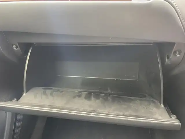 トヨタ ハリアー Z レザーパッケージ 鹿児島県 2020(令2)年 3.3万km ホワイトパールクリスタルシャイン 禁煙車/純正ディスプレイオーディオ/　（Bluetooth/フルセグTV/Applecarplay/Androidauto）/パノラミックビューモニター/ビルトインETC2.0/トヨタセーフティセンス/・プリクラッシュセーフティ/・レーントレーシングアシスト/・アダプティブクルーズコントロール/・ブラインドスポットモニター/・リアクロストラフィックアラート/・ロードサインアシスト/前席シートヒーター/ベンチレーション/運転席メモリーシート/デジタルインナーミラー/ステアリングヒーター/電動パーキング/ブレーキホールド