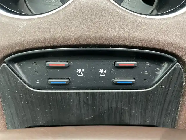 トヨタ ハリアー Z レザーパッケージ 鹿児島県 2020(令2)年 3.3万km ホワイトパールクリスタルシャイン 禁煙車/純正ディスプレイオーディオ/　（Bluetooth/フルセグTV/Applecarplay/Androidauto）/パノラミックビューモニター/ビルトインETC2.0/トヨタセーフティセンス/・プリクラッシュセーフティ/・レーントレーシングアシスト/・アダプティブクルーズコントロール/・ブラインドスポットモニター/・リアクロストラフィックアラート/・ロードサインアシスト/前席シートヒーター/ベンチレーション/運転席メモリーシート/デジタルインナーミラー/ステアリングヒーター/電動パーキング/ブレーキホールド