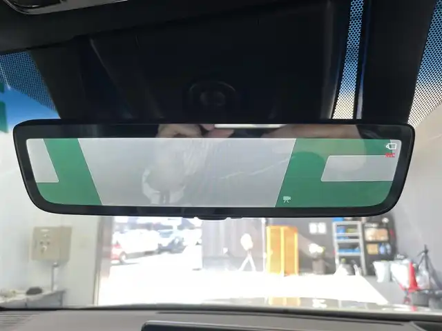 トヨタ ハリアー Z レザーパッケージ 鹿児島県 2020(令2)年 3.3万km ホワイトパールクリスタルシャイン 禁煙車/純正ディスプレイオーディオ/　（Bluetooth/フルセグTV/Applecarplay/Androidauto）/パノラミックビューモニター/ビルトインETC2.0/トヨタセーフティセンス/・プリクラッシュセーフティ/・レーントレーシングアシスト/・アダプティブクルーズコントロール/・ブラインドスポットモニター/・リアクロストラフィックアラート/・ロードサインアシスト/前席シートヒーター/ベンチレーション/運転席メモリーシート/デジタルインナーミラー/ステアリングヒーター/電動パーキング/ブレーキホールド