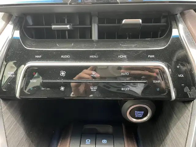 トヨタ ハリアー Z レザーパッケージ 鹿児島県 2020(令2)年 3.3万km ホワイトパールクリスタルシャイン 禁煙車/純正ディスプレイオーディオ/　（Bluetooth/フルセグTV/Applecarplay/Androidauto）/パノラミックビューモニター/ビルトインETC2.0/トヨタセーフティセンス/・プリクラッシュセーフティ/・レーントレーシングアシスト/・アダプティブクルーズコントロール/・ブラインドスポットモニター/・リアクロストラフィックアラート/・ロードサインアシスト/前席シートヒーター/ベンチレーション/運転席メモリーシート/デジタルインナーミラー/ステアリングヒーター/電動パーキング/ブレーキホールド