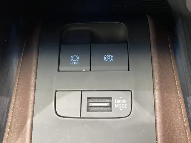 トヨタ ハリアー Z レザーパッケージ 鹿児島県 2020(令2)年 3.3万km ホワイトパールクリスタルシャイン 禁煙車/純正ディスプレイオーディオ/　（Bluetooth/フルセグTV/Applecarplay/Androidauto）/パノラミックビューモニター/ビルトインETC2.0/トヨタセーフティセンス/・プリクラッシュセーフティ/・レーントレーシングアシスト/・アダプティブクルーズコントロール/・ブラインドスポットモニター/・リアクロストラフィックアラート/・ロードサインアシスト/前席シートヒーター/ベンチレーション/運転席メモリーシート/デジタルインナーミラー/ステアリングヒーター/電動パーキング/ブレーキホールド