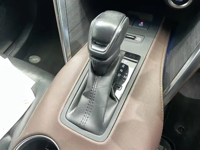 トヨタ ハリアー Z レザーパッケージ 鹿児島県 2020(令2)年 3.3万km ホワイトパールクリスタルシャイン 禁煙車/純正ディスプレイオーディオ/　（Bluetooth/フルセグTV/Applecarplay/Androidauto）/パノラミックビューモニター/ビルトインETC2.0/トヨタセーフティセンス/・プリクラッシュセーフティ/・レーントレーシングアシスト/・アダプティブクルーズコントロール/・ブラインドスポットモニター/・リアクロストラフィックアラート/・ロードサインアシスト/前席シートヒーター/ベンチレーション/運転席メモリーシート/デジタルインナーミラー/ステアリングヒーター/電動パーキング/ブレーキホールド