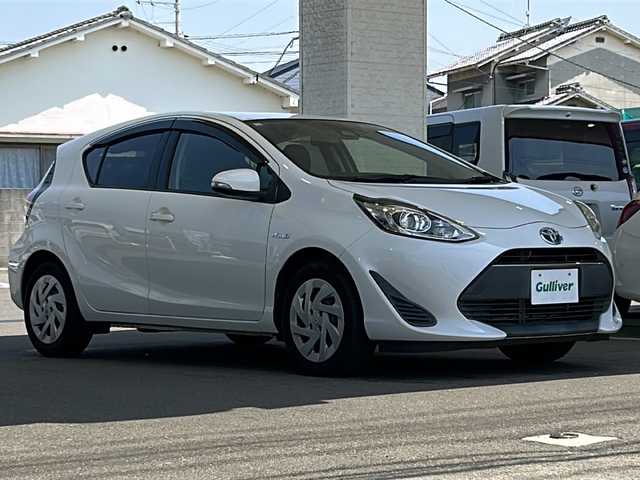 トヨタ アクア S 愛媛県 2018(平30)年 7.7万km スーパーホワイトⅡ 純正SDナビ【CD/Bluetooth】/バックカメラ/衝突軽減ブレーキ/レーンキープ/プッシュスタート/ETC/ドアバイザー/ステアリングスイッチ/禁煙車/電動格納ウィンカーミラー