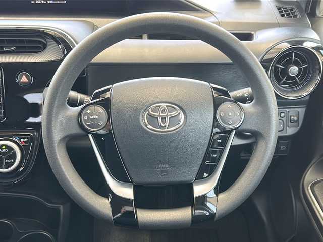トヨタ アクア S 愛媛県 2018(平30)年 7.7万km スーパーホワイトⅡ 純正SDナビ【CD/Bluetooth】/バックカメラ/衝突軽減ブレーキ/レーンキープ/プッシュスタート/ETC/ドアバイザー/ステアリングスイッチ/禁煙車/電動格納ウィンカーミラー