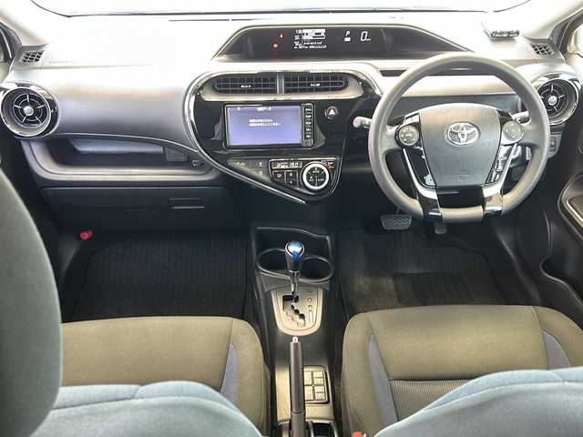 トヨタ アクア S 愛媛県 2018(平30)年 7.7万km スーパーホワイトⅡ 純正SDナビ【CD/Bluetooth】/バックカメラ/衝突軽減ブレーキ/レーンキープ/プッシュスタート/ETC/ドアバイザー/ステアリングスイッチ/禁煙車/電動格納ウィンカーミラー