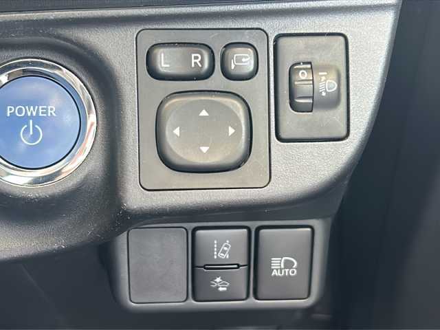 トヨタ アクア S 愛媛県 2018(平30)年 7.7万km スーパーホワイトⅡ 純正SDナビ【CD/Bluetooth】/バックカメラ/衝突軽減ブレーキ/レーンキープ/プッシュスタート/ETC/ドアバイザー/ステアリングスイッチ/禁煙車/電動格納ウィンカーミラー