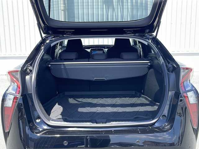 トヨタ プリウス Sセーフティプラス 三重県 2018(平30)年 4.5万km アティチュードブラックマイカ 9型フロートナビ/フルセグTV/Bluetooth/LEDヘッドライト/パーキングアシスト/オートハイビーム/セーフティセンス/ETC/電動格納ミラー/ステアリングリモコン/禁煙車