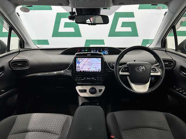 トヨタ プリウス Sセーフティプラス 鹿児島県 2018(平30)年 4.5万km アティチュードブラックマイカ 9型フロートナビ/フルセグTV/Bluetooth/追従型クルーズコントロール/前後コーナーセンサー/LEDヘッドライト/パーキングアシスト/オートハイビーム/セーフティセンス/ETC/電動格納ミラー/ステアリングリモコン/禁煙