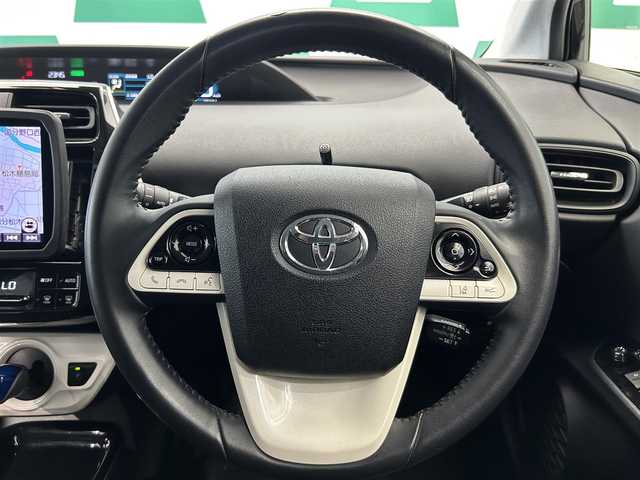 トヨタ プリウス Sセーフティプラス 鹿児島県 2018(平30)年 4.5万km アティチュードブラックマイカ 9型フロートナビ/フルセグTV/Bluetooth/追従型クルーズコントロール/前後コーナーセンサー/LEDヘッドライト/パーキングアシスト/オートハイビーム/セーフティセンス/ETC/電動格納ミラー/ステアリングリモコン/禁煙