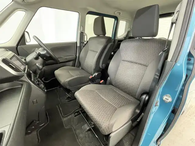 スズキ ソリオ G 滋賀県 2017(平29)年 7.1万km ネオンブルーM 純正ナビ/【Bluetooth/CD/DVD/FM/AM】/バックカメラ/片側パワースライドドア/ETC/前後ドライブレコーダー/シートヒーター/前後コーナーセンサー/プッシュスタート/スマートキー/社外フロアマット