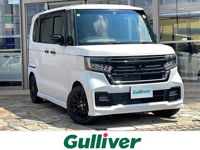 ホンダ Ｎ ＢＯＸ カスタム L スタイル+ブラック 静岡県 2022(令4)年 3.2万km プラチナホワイトパール  ワンオーナー/ 車検R9.4.13/ ギャザーズ8インチインターナビ/ フルセグ　バックカメラ/ BTオーディオ　SD REC/ DVD CD再生/ USBポート/ ビルトインETC/ ホンダセンシング/●誤発進抑制機能/●歩行者事故低減ステアリング/●路外逸脱抑制機能/●渋滞追従機能付アダプティブクルーズコントロール（ACC）/●車線維持支援システム（LKAS）/●先行車発進お知らせ機能/●標識認識機能/●後方誤発進抑制機能/●オートハイビーム/ 両側パワースライドドア/ 前席シートバックテーブル/ 純正14インチアルミ/ ホンダスマートキー/ エンジンプッシュスタート/ サイドカーテンエアバッグ/ 運転席+助手席シートヒーター/ 保証書　取説　あり