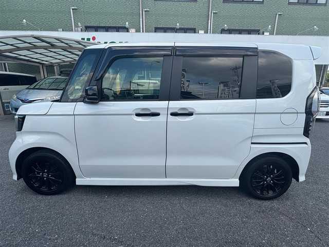 ホンダ Ｎ ＢＯＸ カスタム L スタイル+ブラック 静岡県 2022(令4)年 3.2万km プラチナホワイトパール  ワンオーナー/ 車検R9.4.13/ ギャザーズ8インチインターナビ/ フルセグ　バックカメラ/ BTオーディオ　SD REC/ DVD CD再生/ USBポート/ ビルトインETC/ ホンダセンシング/●誤発進抑制機能/●歩行者事故低減ステアリング/●路外逸脱抑制機能/●渋滞追従機能付アダプティブクルーズコントロール（ACC）/●車線維持支援システム（LKAS）/●先行車発進お知らせ機能/●標識認識機能/●後方誤発進抑制機能/●オートハイビーム/ 両側パワースライドドア/ 前席シートバックテーブル/ 純正14インチアルミ/ ホンダスマートキー/ エンジンプッシュスタート/ サイドカーテンエアバッグ/ 運転席+助手席シートヒーター/ 保証書　取説　あり