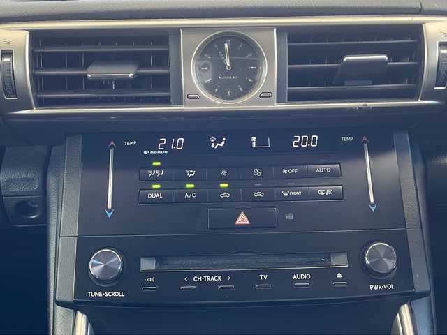 レクサス ＩＳ 300h 福島県 2014(平26)年 7万km ホワイトパールクリスタルシャイン １オーナー　メーカーナビ　ハーフレザーシート　フルセグＴＶ　バックカメラ　クルーズコントロール　シートヒーター　パドルシフト　ビルトインＥＴＣ　クリアランスソナー　純正アルミホイール　ＬＥＤヘッドライ