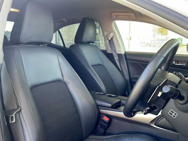 レクサス ＩＳ 300h 福島県 2014(平26)年 7万km ホワイトパールクリスタルシャイン １オーナー　メーカーナビ　ハーフレザーシート　フルセグＴＶ　バックカメラ　クルーズコントロール　シートヒーター　パドルシフト　ビルトインＥＴＣ　クリアランスソナー　純正アルミホイール　ＬＥＤヘッドライ