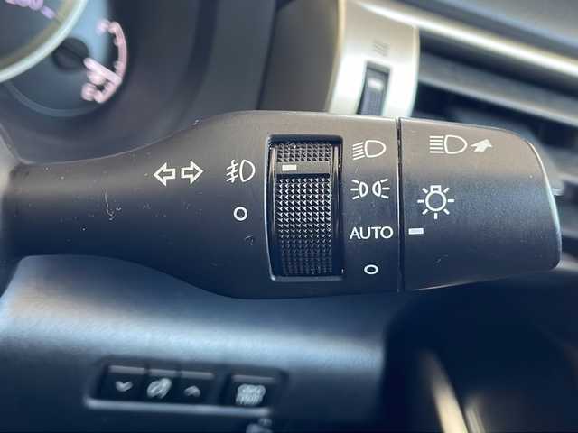 レクサス ＩＳ 300h 福島県 2014(平26)年 7万km ホワイトパールクリスタルシャイン １オーナー　メーカーナビ　ハーフレザーシート　フルセグＴＶ　バックカメラ　クルーズコントロール　シートヒーター　パドルシフト　ビルトインＥＴＣ　クリアランスソナー　純正アルミホイール　ＬＥＤヘッドライ