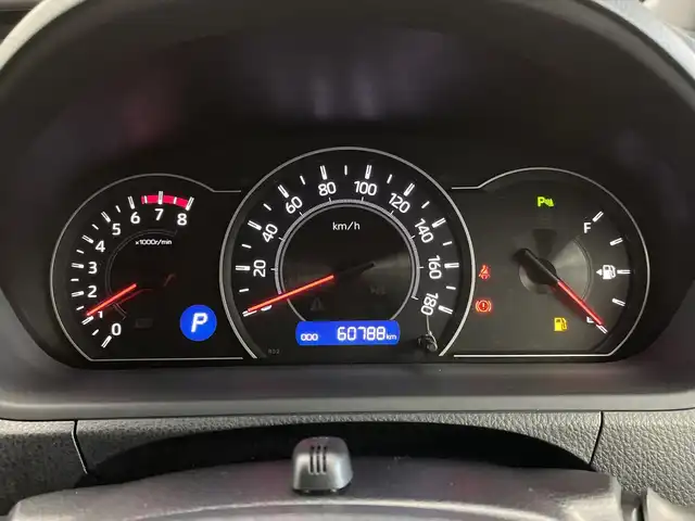 トヨタ ヴォクシー ZS 煌Ⅲ 新潟県 2021(令3)年 6.1万km ホワイトパールクリスタルシャイン 純正メモリナビ【NSZN-Z68T】/　フルセグTV/Bluetooth/CD/DVD/純正12.8インチフリップダウンモニター【V12T-R68C】/クルーズコントロール/衝突被害軽減ブレーキ/レーンキープアシスト/両側パワースライドドア/ハーフレザーシート/前後コーナーセンサー/前後ドライブレコーダー【TZ-D201】/バックモニター/ビルトインETC2.0/アイドリングストップ/横滑り防止装置/LEDヘッドライト/オートマチックハイビーム/レザーステアリング/ステアリングスイッチ