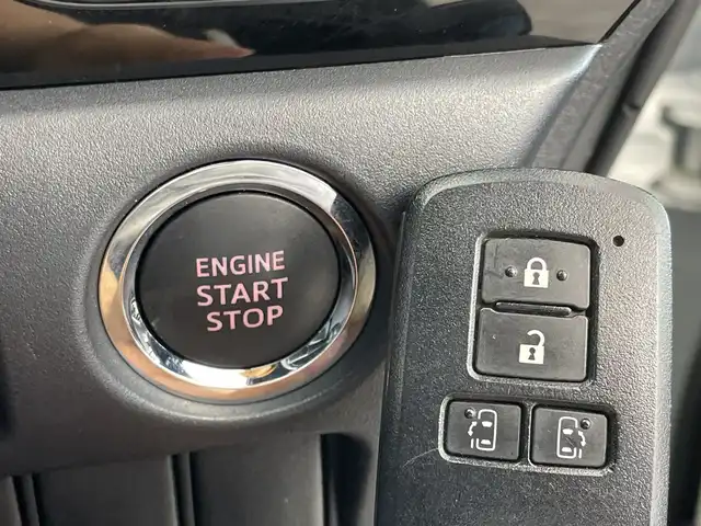トヨタ ヴォクシー ZS 煌Ⅲ 新潟県 2021(令3)年 6.1万km ホワイトパールクリスタルシャイン 純正メモリナビ【NSZN-Z68T】/　フルセグTV/Bluetooth/CD/DVD/純正12.8インチフリップダウンモニター【V12T-R68C】/クルーズコントロール/衝突被害軽減ブレーキ/レーンキープアシスト/両側パワースライドドア/ハーフレザーシート/前後コーナーセンサー/前後ドライブレコーダー【TZ-D201】/バックモニター/ビルトインETC2.0/アイドリングストップ/横滑り防止装置/LEDヘッドライト/オートマチックハイビーム/レザーステアリング/ステアリングスイッチ