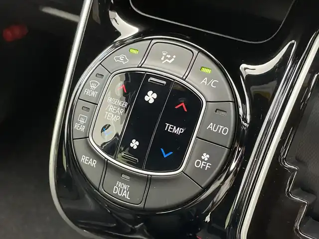 トヨタ ヴォクシー ZS 煌Ⅲ 新潟県 2021(令3)年 6.1万km ホワイトパールクリスタルシャイン 純正メモリナビ【NSZN-Z68T】/　フルセグTV/Bluetooth/CD/DVD/純正12.8インチフリップダウンモニター【V12T-R68C】/クルーズコントロール/衝突被害軽減ブレーキ/レーンキープアシスト/両側パワースライドドア/ハーフレザーシート/前後コーナーセンサー/前後ドライブレコーダー【TZ-D201】/バックモニター/ビルトインETC2.0/アイドリングストップ/横滑り防止装置/LEDヘッドライト/オートマチックハイビーム/レザーステアリング/ステアリングスイッチ