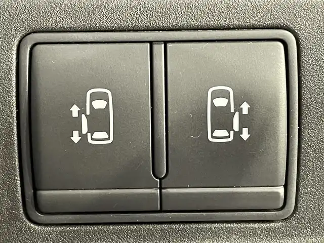 日産 セレナ e－パワー XV 愛知県 2018(平30)年 11.2万km マルーンレッド 純正９インチナビ　/（SD/FM/AM/FM/CD/DVD/Blu-ray/フルセグTV/Bluetooth/AUX）/プロパイロット　/衝突軽減ブレーキ　/両側電動スライドドア　/アラウンドビューモニター　/ＥＴＣ　/シートヒーター　/ＬＥＤヘッドライト/デジタルインナーミラー　/ステアリングヒーター　/ドライブレコーダー/サンシェード/コーナーセンサー/横揺れ防止装置/レーンキープアシスト/プッシュスタート/スマートキー/スペアキー/ミュージックサーバー/ミュージックプレイヤー接続/純正15インチアルミホイール/オートライト