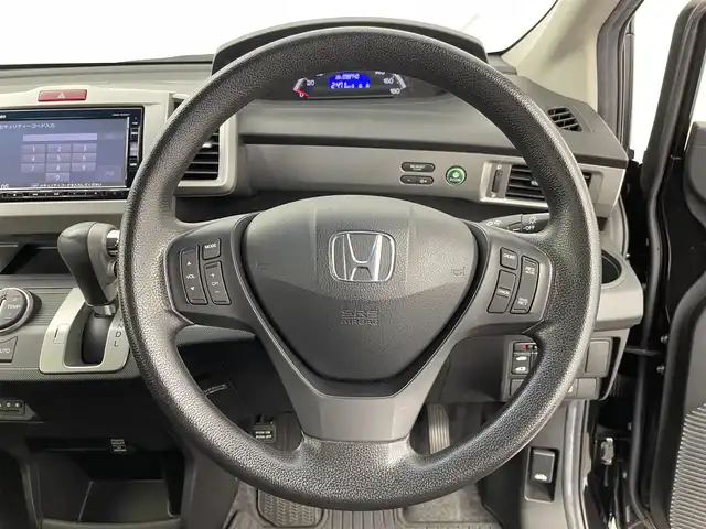 ホンダ フリード G プレミアムエディション 群馬県 2016(平28)年 9.9万km プレミアムスパークルブラックパール 純正７インチナビ　バックカメラ　両側パワースライドドア　クルーズコントロール　オートライト　ハーフレザーシート　ステアリングリモコン　オートエアコン　ビルトインＥＴＣ　スマートキー　スペアキー　禁煙車