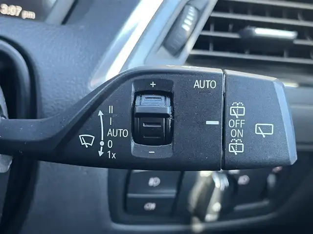 ＢＭＷ １１８ｄ スタイル 静岡県 2018(平30)年 4.7万km ミネラルホワイト サンルーフ/メモリー付きパワーシート/シートヒーター /純正ナビ/(Bluetooth/USB/FM)/ACC/インテリジェントセーフティー/バックカメラ/LEDライト/ハーフレザーシート/純正16インチアルミホイール/スマートキー /ETC