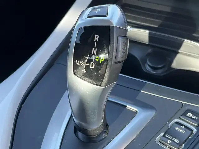 ＢＭＷ １１８ｄ スタイル 静岡県 2018(平30)年 4.7万km ミネラルホワイト サンルーフ/メモリー付きパワーシート/シートヒーター /純正ナビ/(Bluetooth/USB/FM)/ACC/インテリジェントセーフティー/バックカメラ/LEDライト/ハーフレザーシート/純正16インチアルミホイール/スマートキー /ETC