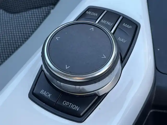 ＢＭＷ １１８ｄ スタイル 静岡県 2018(平30)年 4.7万km ミネラルホワイト サンルーフ/メモリー付きパワーシート/シートヒーター /純正ナビ/(Bluetooth/USB/FM)/ACC/インテリジェントセーフティー/バックカメラ/LEDライト/ハーフレザーシート/純正16インチアルミホイール/スマートキー /ETC