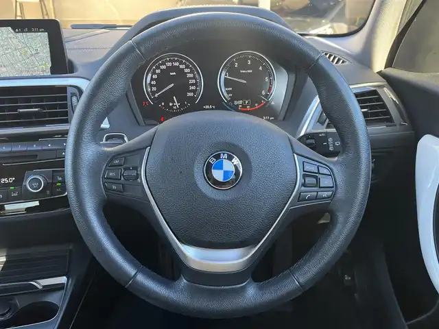 ＢＭＷ １１８ｄ スタイル 静岡県 2018(平30)年 4.7万km ミネラルホワイト サンルーフ/メモリー付きパワーシート/シートヒーター /純正ナビ/(Bluetooth/USB/FM)/ACC/インテリジェントセーフティー/バックカメラ/LEDライト/ハーフレザーシート/純正16インチアルミホイール/スマートキー /ETC
