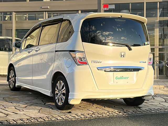 ホンダ フリード ハイブリット 静岡県 2012(平24)年 10.3万km プレミアムホワイトパール 純正ナビ（CD DVD Bluetooth フルセグTV AM FM）/クルーズコントロール/両側パワースライドドア/3列シート/ハーフレザーシート/キャプテンシート/革ステアリング/ステアリングリモコン/ETC/純正フロアマット/純正アルミホイール/横滑り防止装置/ABS/キノセンヘッドライト/オートライト