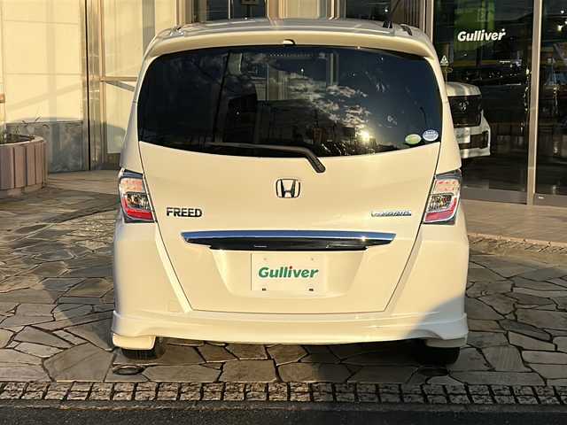 ホンダ フリード ハイブリット 静岡県 2012(平24)年 10.3万km プレミアムホワイトパール 純正ナビ（CD DVD Bluetooth フルセグTV AM FM）/クルーズコントロール/両側パワースライドドア/3列シート/ハーフレザーシート/キャプテンシート/革ステアリング/ステアリングリモコン/ETC/純正フロアマット/純正アルミホイール/横滑り防止装置/ABS/キノセンヘッドライト/オートライト