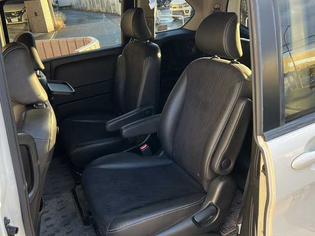 ホンダ フリード ハイブリット 静岡県 2012(平24)年 10.3万km プレミアムホワイトパール 純正ナビ（CD DVD Bluetooth フルセグTV AM FM）/クルーズコントロール/両側パワースライドドア/3列シート/ハーフレザーシート/キャプテンシート/革ステアリング/ステアリングリモコン/ETC/純正フロアマット/純正アルミホイール/横滑り防止装置/ABS/キノセンヘッドライト/オートライト