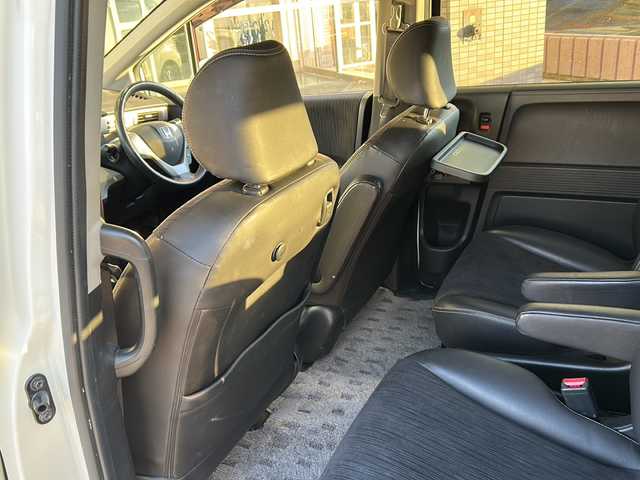 ホンダ フリード ハイブリット 静岡県 2012(平24)年 10.3万km プレミアムホワイトパール 純正ナビ（CD DVD Bluetooth フルセグTV AM FM）/クルーズコントロール/両側パワースライドドア/3列シート/ハーフレザーシート/キャプテンシート/革ステアリング/ステアリングリモコン/ETC/純正フロアマット/純正アルミホイール/横滑り防止装置/ABS/キノセンヘッドライト/オートライト