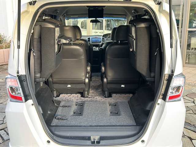 ホンダ フリード ハイブリット 静岡県 2012(平24)年 10.3万km プレミアムホワイトパール 純正ナビ（CD DVD Bluetooth フルセグTV AM FM）/クルーズコントロール/両側パワースライドドア/3列シート/ハーフレザーシート/キャプテンシート/革ステアリング/ステアリングリモコン/ETC/純正フロアマット/純正アルミホイール/横滑り防止装置/ABS/キノセンヘッドライト/オートライト