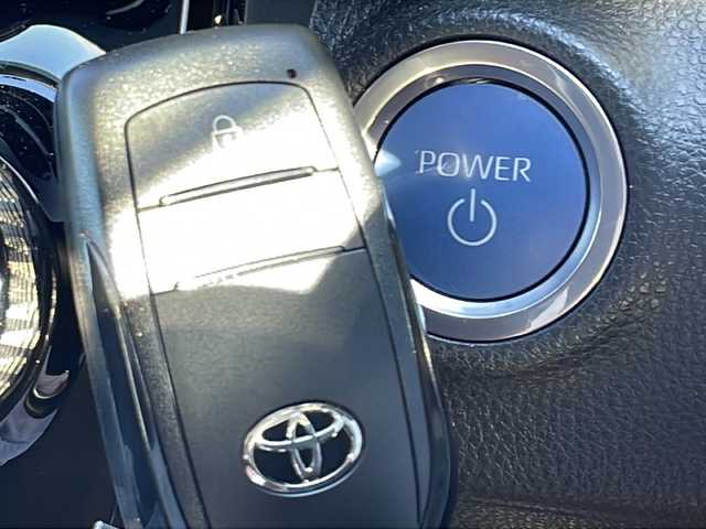 トヨタ アクア G 山口県 2023(令5)年 1.9万km ブラックマイカ 純正ディスプレイオーディオ/・Bluetooth接続/・ナビキッド/アラウンドビューモニター/ビルトインETC/ドライブレコーダー/ワンオーナー/Toyota Safety Sense/・プリクラッシュセーフティ/・レーントレーシングアシスト/・ロードサインアシスト/・レーダークルーズコントロール/・先行車発進お知らせ機能/・ブラインドスポットモニター/・クリアランスソナー/・リヤクロストラフィックアラート/・パーキングサポートブレーキ/・ドライブモードセレクトスイッチ/・オートマチックハイビーム/スマートキー/プッシュスタート/スペアキー1本/USB入力端子/純正フロアマット/ドアバイザー/ウィンカーミラー/１００V電源/取り扱い説明書/保証書