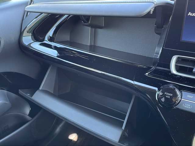 トヨタ アクア G 山口県 2023(令5)年 1.9万km ブラックマイカ 純正ディスプレイオーディオ/・Bluetooth接続/・ナビキッド/アラウンドビューモニター/ビルトインETC/ドライブレコーダー/ワンオーナー/Toyota Safety Sense/・プリクラッシュセーフティ/・レーントレーシングアシスト/・ロードサインアシスト/・レーダークルーズコントロール/・先行車発進お知らせ機能/・ブラインドスポットモニター/・クリアランスソナー/・リヤクロストラフィックアラート/・パーキングサポートブレーキ/・ドライブモードセレクトスイッチ/・オートマチックハイビーム/スマートキー/プッシュスタート/スペアキー1本/USB入力端子/純正フロアマット/ドアバイザー/ウィンカーミラー/１００V電源/取り扱い説明書/保証書