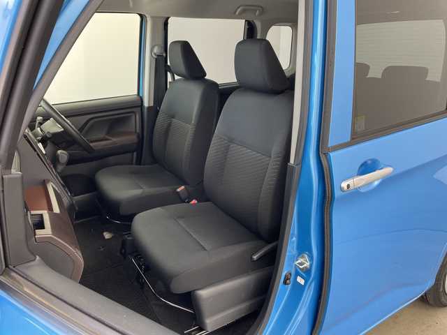 トヨタ ルーミー X S 兵庫県 2017(平29)年 7.1万km ファインブルーマイカメタリック ・社外ナビ/CD/DVD/AM/FM/USB/AUX/・バックカメラ/・スマートアシストII/・衝突回避支援ブレーキ機能/・衝突警報機能（対車両・対歩行者）、/・車線逸脱警報機能/・誤発進抑制制御機能/・後方誤発進抑制制御機能、/・先行車発進お知らせ機能/・片側パワースライドドア/・社外フロアマット/・純正ホイールキャップ/・オートライト/・アイドリングストップ/・スマートキー/・電動格納ミラー/・社外ドライブレコーダー