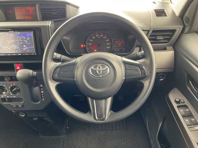 トヨタ ルーミー X S 兵庫県 2017(平29)年 7.1万km ファインブルーマイカメタリック ・社外ナビ/CD/DVD/AM/FM/USB/AUX/・バックカメラ/・スマートアシストII/・衝突回避支援ブレーキ機能/・衝突警報機能（対車両・対歩行者）、/・車線逸脱警報機能/・誤発進抑制制御機能/・後方誤発進抑制制御機能、/・先行車発進お知らせ機能/・片側パワースライドドア/・社外フロアマット/・純正ホイールキャップ/・オートライト/・アイドリングストップ/・スマートキー/・電動格納ミラー/・社外ドライブレコーダー