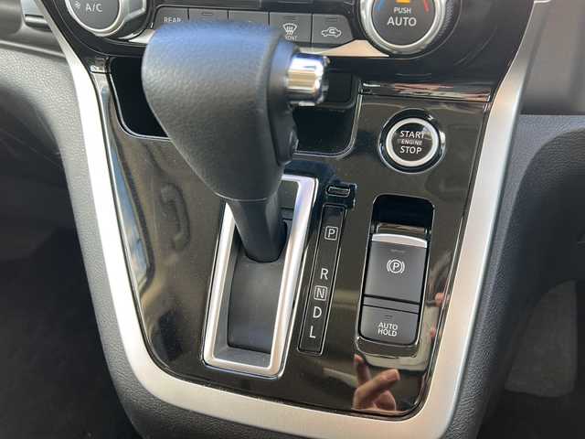 日産 セレナ ハイウェイスター Vセレクション 静岡県 2017(平29)年 7.1万km ブリリアントホワイトパール /純正ナビ/地デジTV//純正CD/DVD/Bluetooth//バック/アラウンドビューモニター//両側パワースライドドア//フリップダウンリアモニター//プロパイロット//デジタルインナーミラー//パーキングアシスト//社外AW//ETC//LEDヘッドライト//スマートキー