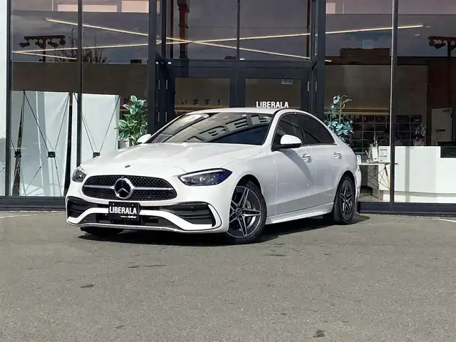 メルセデス・ベンツ Ｍ・ベンツ Ｃ２２０ｄ アバンギャルド　AMGライン 福岡県 2022(令4)年 1.7万km ポーラホワイト ・アダプティブクルーズコントロール/・純正ナビ／Ｂｌｕｅｔｏｏｔｈ／ＵＳＢ/・全方位カメラ/・ハーフレザーシート／シートヒーター/・フルセグ/・ETC/・純正18AW/・LEDライト/・ブラインドスポット/・リアアクスルステアリング/・スペアキー