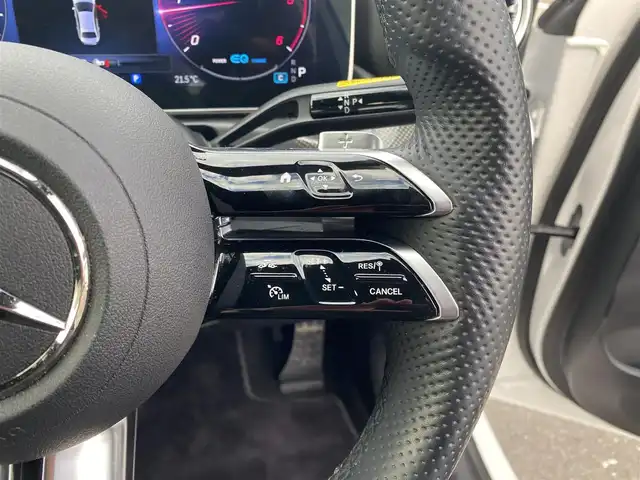 メルセデス・ベンツ Ｍ・ベンツ Ｃ２２０ｄ アバンギャルド　AMGライン 福岡県 2022(令4)年 1.7万km ポーラホワイト ・アダプティブクルーズコントロール/・純正ナビ／Ｂｌｕｅｔｏｏｔｈ／ＵＳＢ/・全方位カメラ/・ハーフレザーシート／シートヒーター/・フルセグ/・ETC/・純正18AW/・LEDライト/・ブラインドスポット/・リアアクスルステアリング/・スペアキー